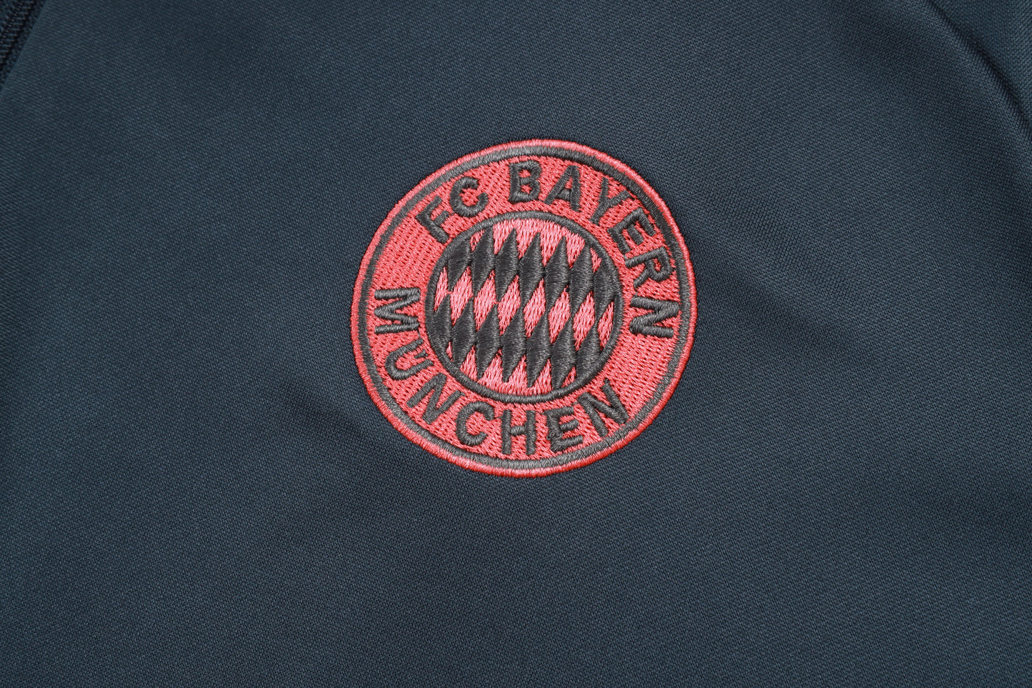 ⚽🔴 Bayern Munich training suit 25/26 💪✨ 👕 Long-sleeved shirt & 👖 Pants