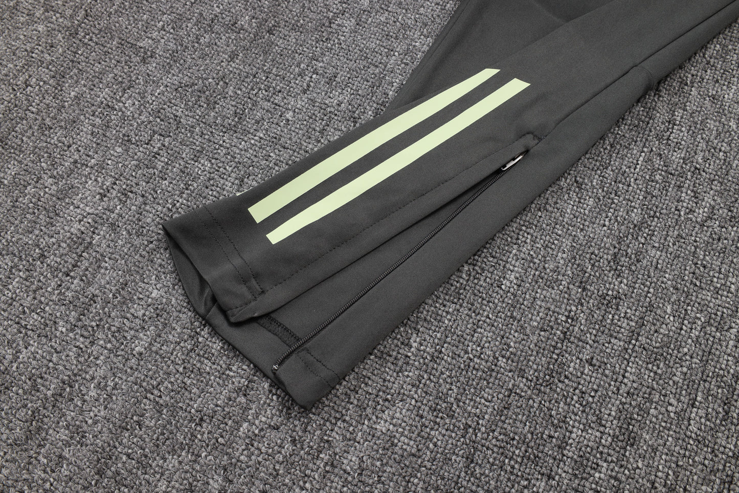 סט חליפה ריאל מדריד 25/26 – שחור/ירוק זוהר ⚫💚