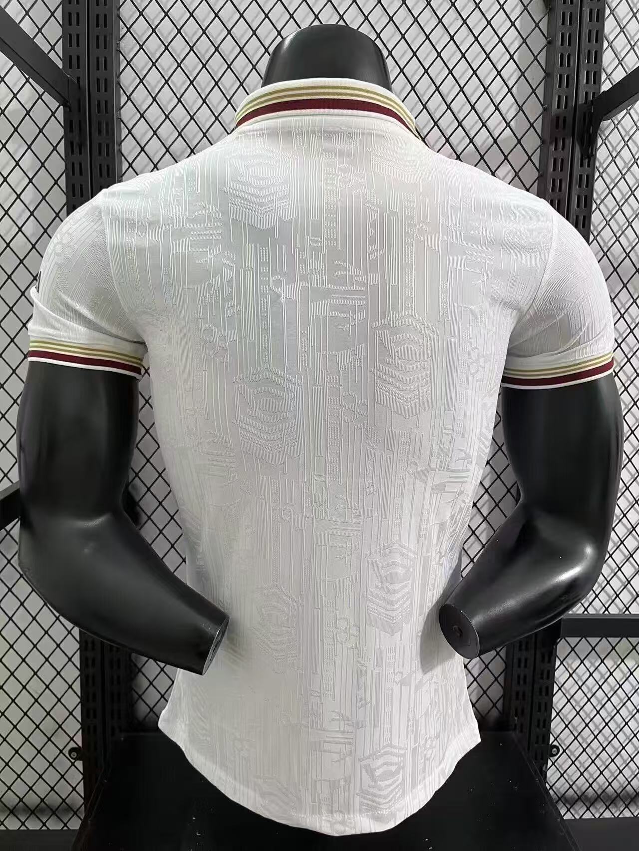 חולצת השלישית של ארסנל לעונת 2025/26