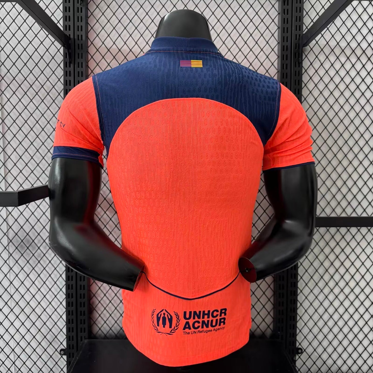 ברצלונה 25/26 – חולצת חוץ שנייה בכתום נייבי עוצמתי