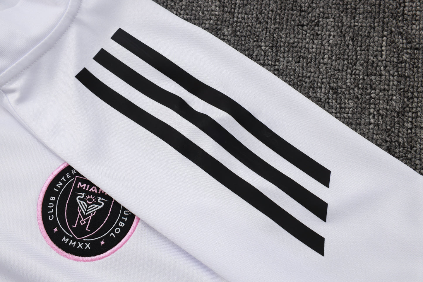 סט חליפה אינטר מיאמי 25/26 – לבן/שחור 🤍⚫