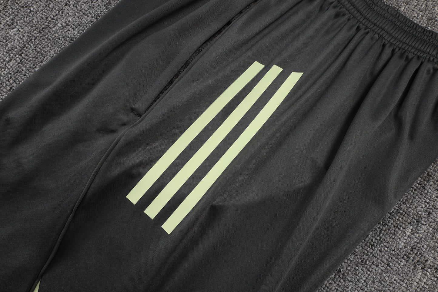 ⚽🤍 סט אימונים ריאל מדריד 25/26 👑🔥 👕 חולצה קצרה & 👖 מכנסיים קצרים