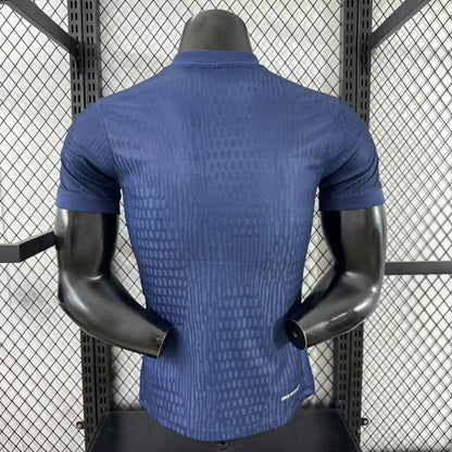 חולצת בית של פריז סן ז'רמן לעונת 2025/26 (עם כוכב)