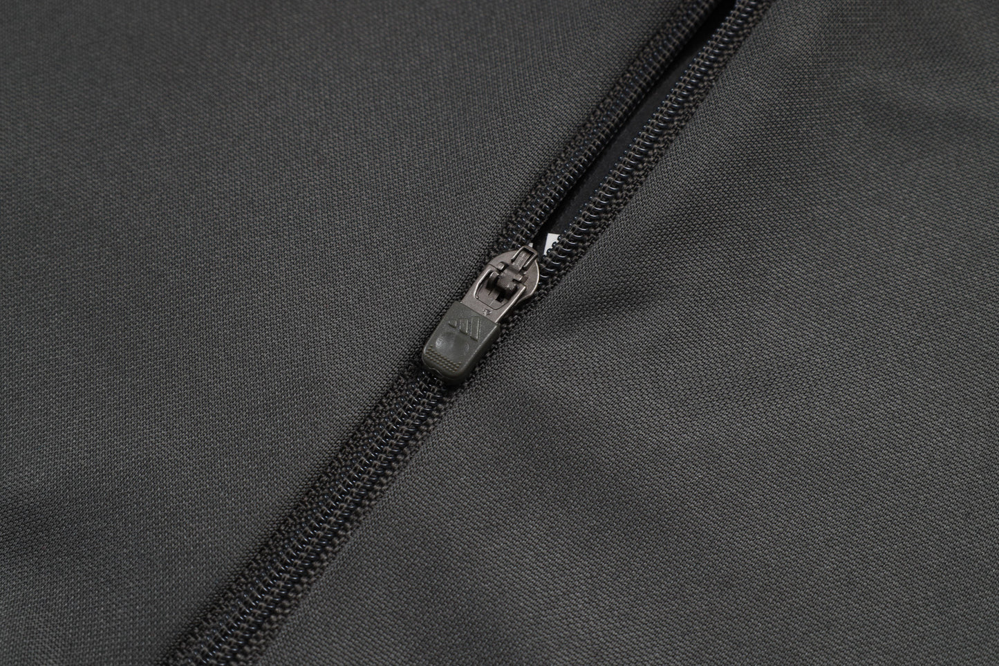 סט חליפה ריאל מדריד 25/26 – שחור/ירוק זוהר ⚫💚