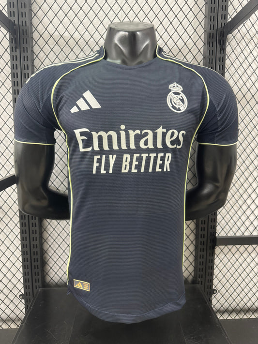 חולצת חוץ של ריאל מדריד לעונת 2025/26