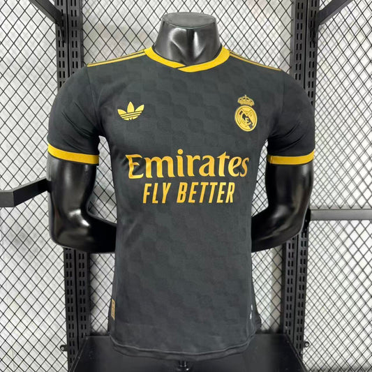 חולצת ריאל מדריד המיוחדת - מהדורה שחורה וזהובה
