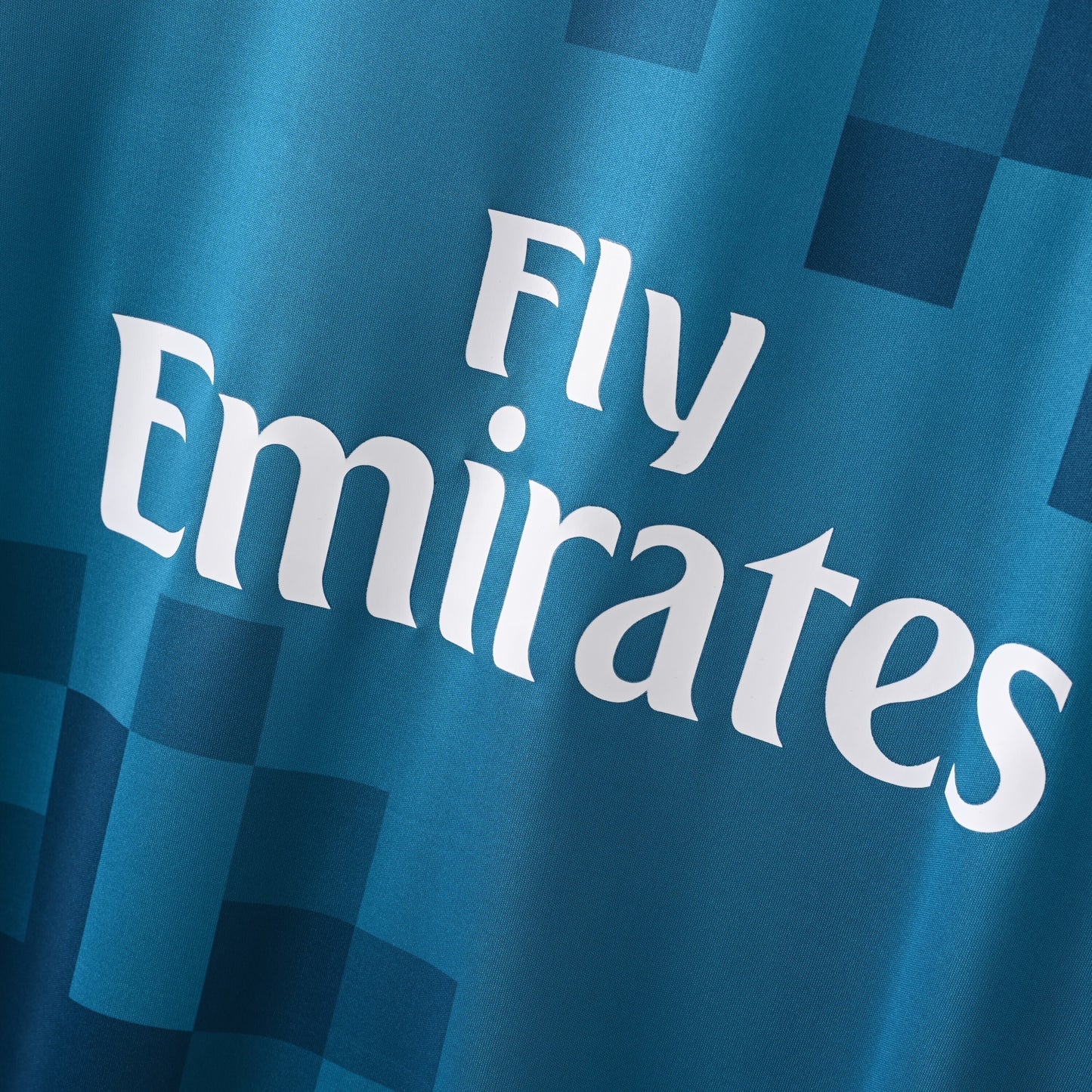 חולצת רונאלדו רטרו לעונת 2017/18 של ריאל מדריד – מהדורת UCL אגדית