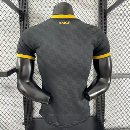 חולצת ריאל מדריד המיוחדת - מהדורה שחורה וזהובה