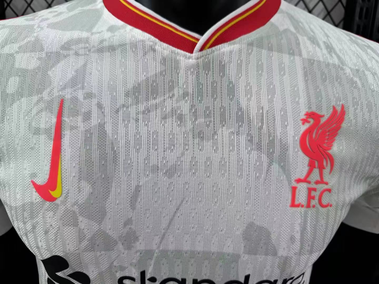 חולצת ליברפול 24/25 שלישית