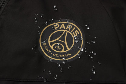 מעיל רוח של פריז סן ז'רמן לעונת 2021/22 (שחור)