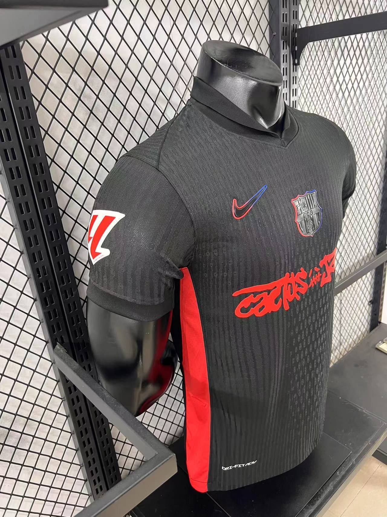 חולצת חוץ של ברצלונה 24/25 - מהדורה מיוחדת