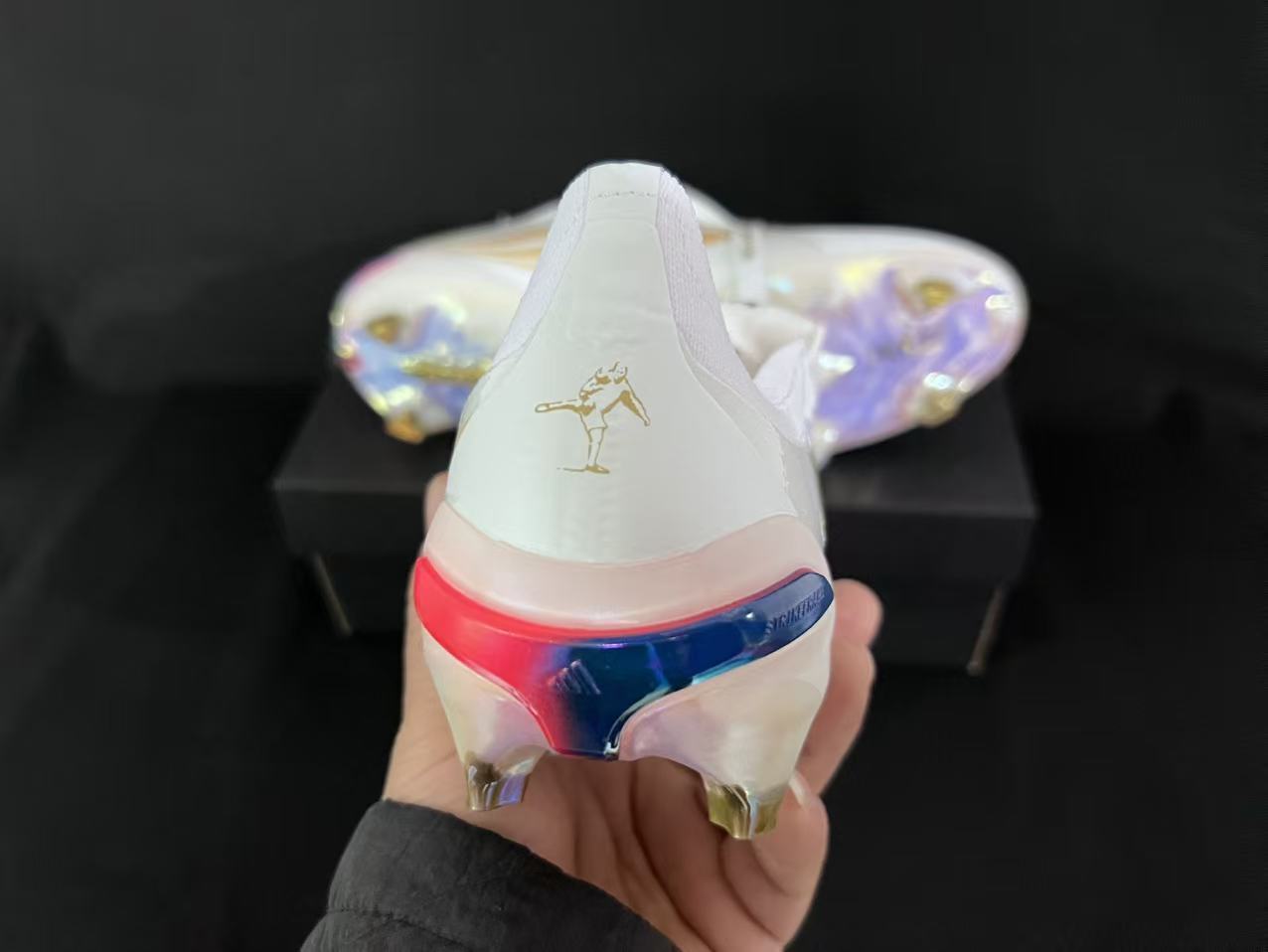 adidas Predator Accuracy FG Signature Edition – White / Gold - נעליי אדידס