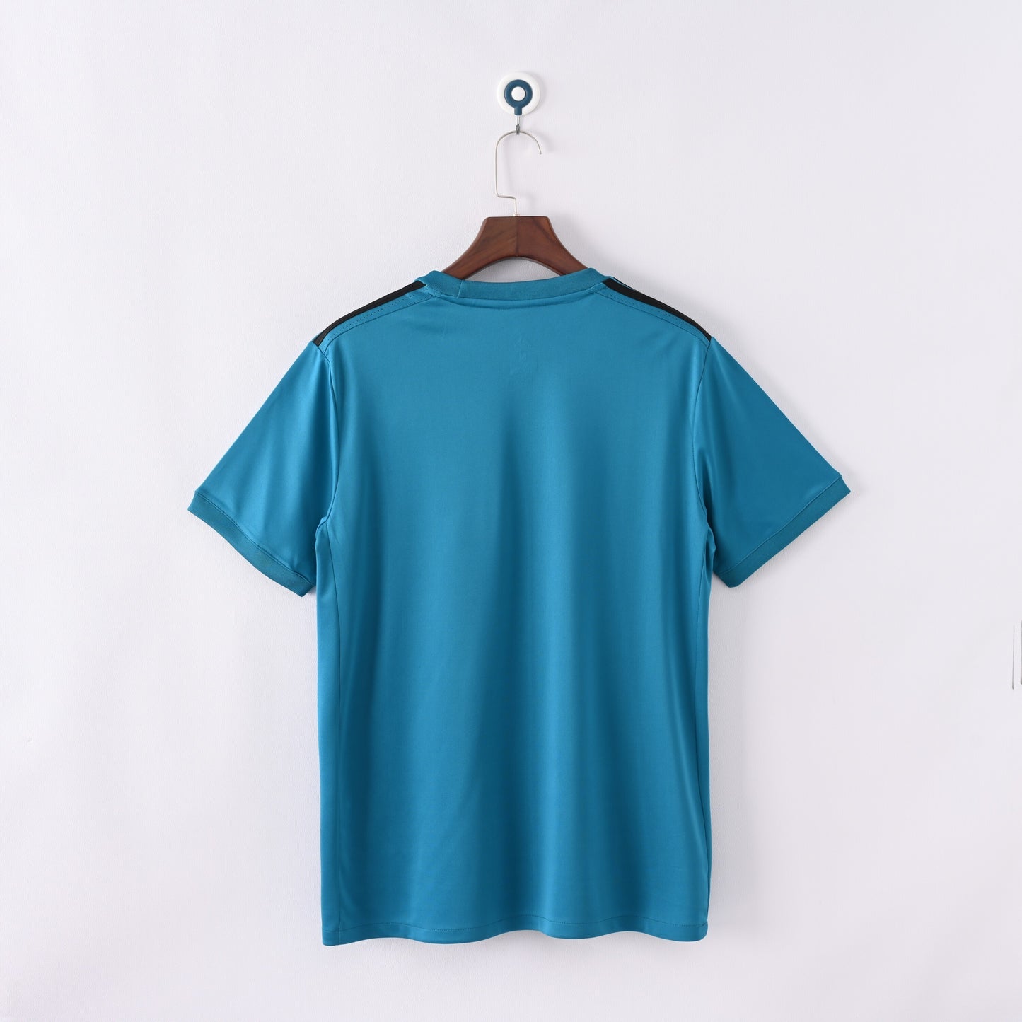 חולצת רונאלדו רטרו לעונת 2017/18 של ריאל מדריד – מהדורת UCL אגדית