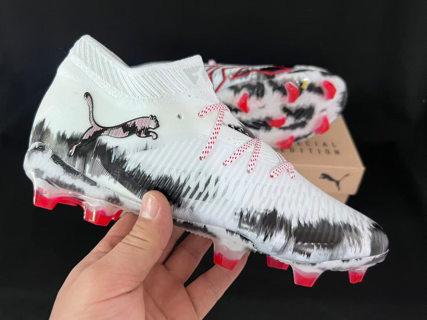 Puma FUTURE 8 Ultimate FG-AG Special Edition – White / Black / Red - נעליי פומה