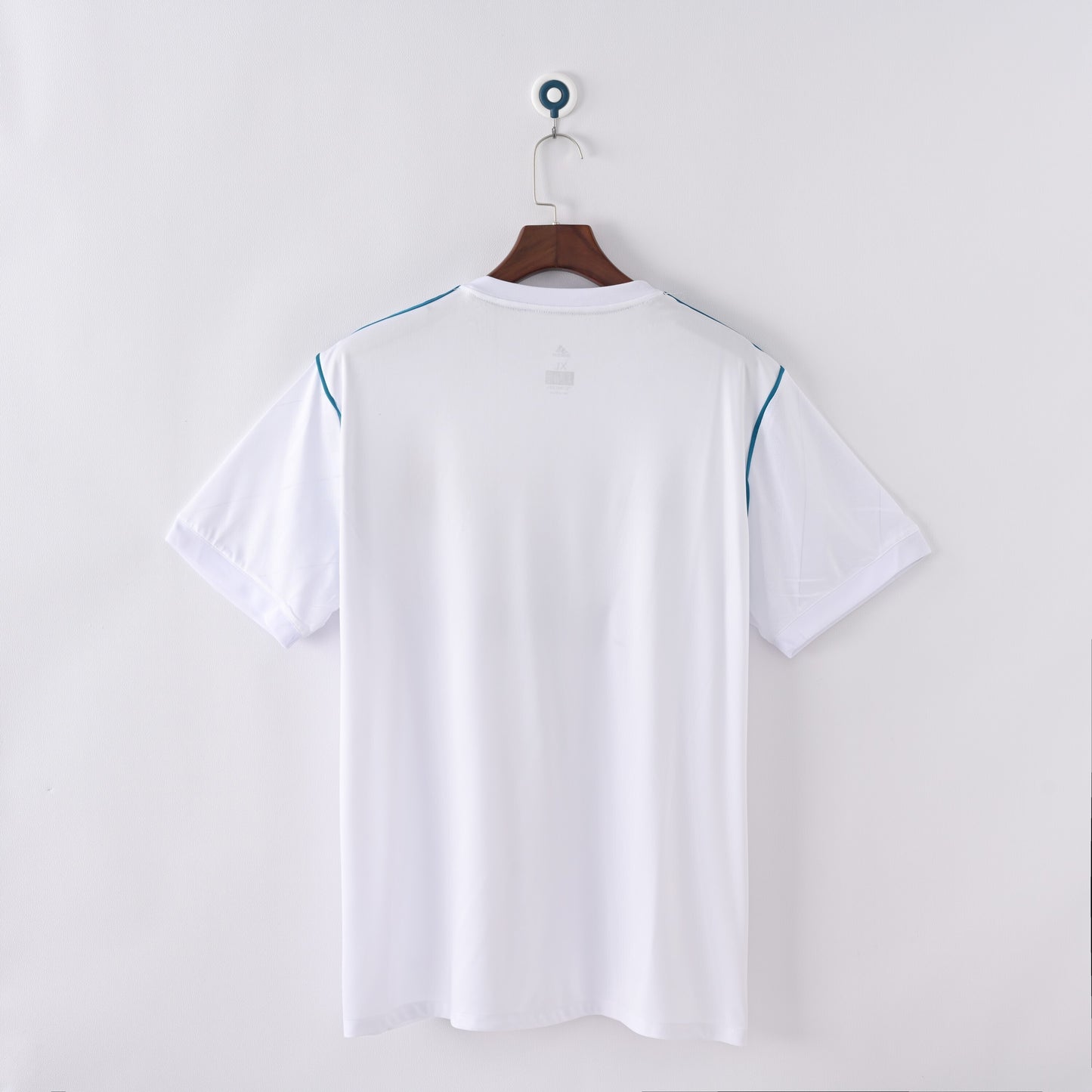 חולצת בית של ריאל מדריד לעונת 2017/18 - מהדורה קלאסית רטרו