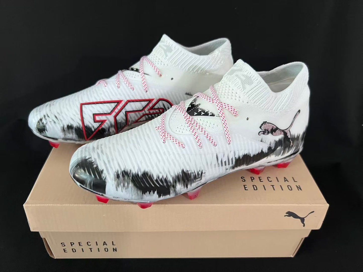 Puma FUTURE 8 Ultimate FG-AG Special Edition – White / Black / Red - נעליי פומה
