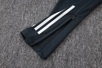 חליפת אימון ארוכה ארסנל 2025/26 – בורדו (סמל לבן)