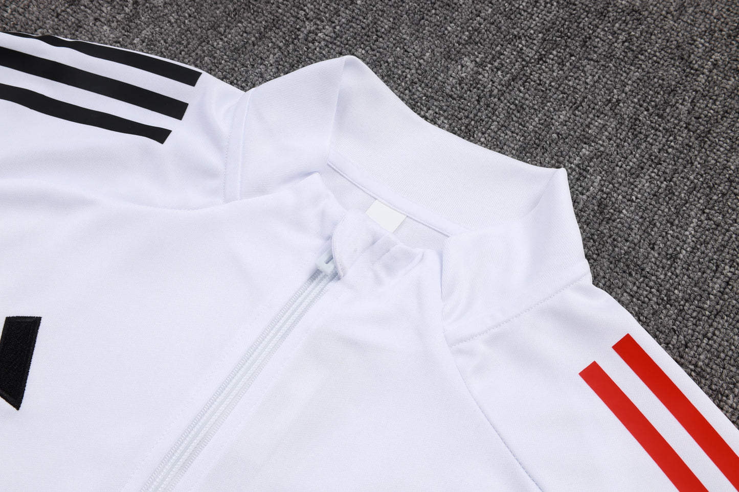 חליפת אימונים מלאה של אייאקס לעונת 2025/26 (לבן ושחור)