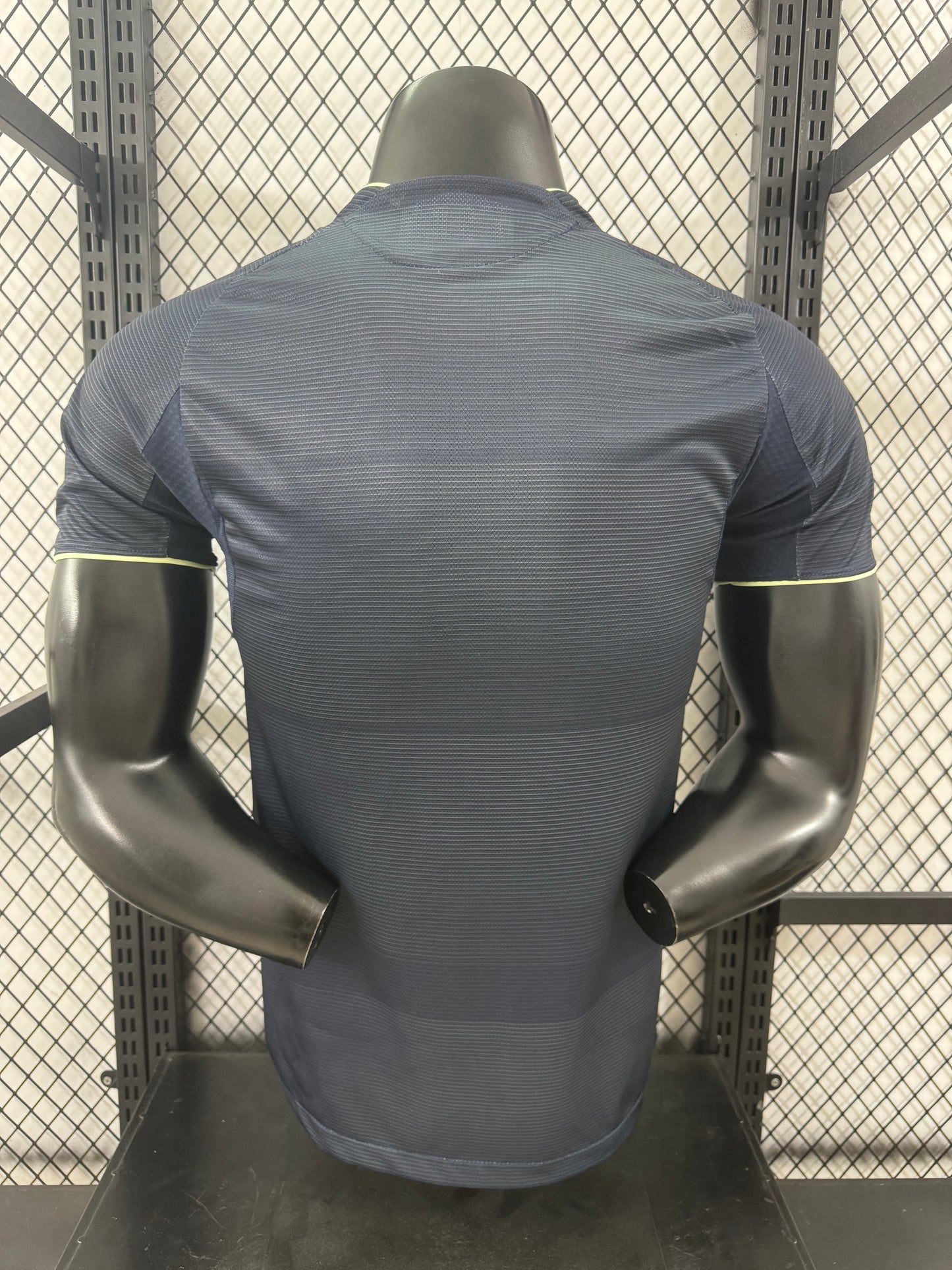 חולצת חוץ של ריאל מדריד לעונת 2025/26