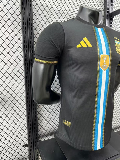 חולצת ארגנטינה 24/25 - מהדורה שחורה וכחולה שמיים