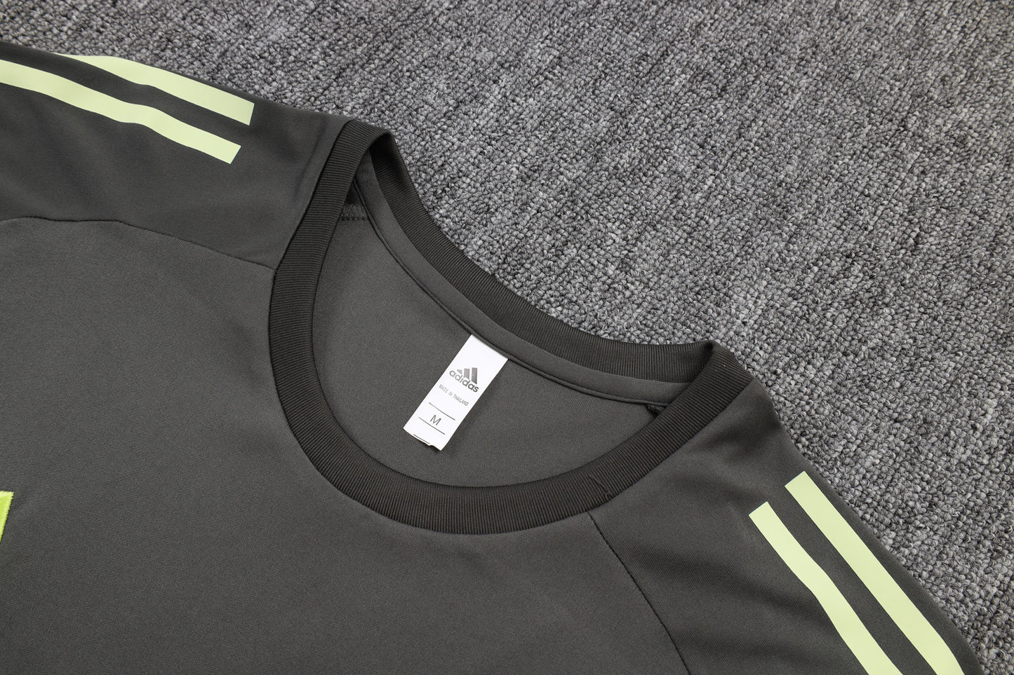 ⚽🤍 סט אימונים ריאל מדריד 25/26 👑🔥 👕 חולצה קצרה & 👖 מכנסיים קצרים